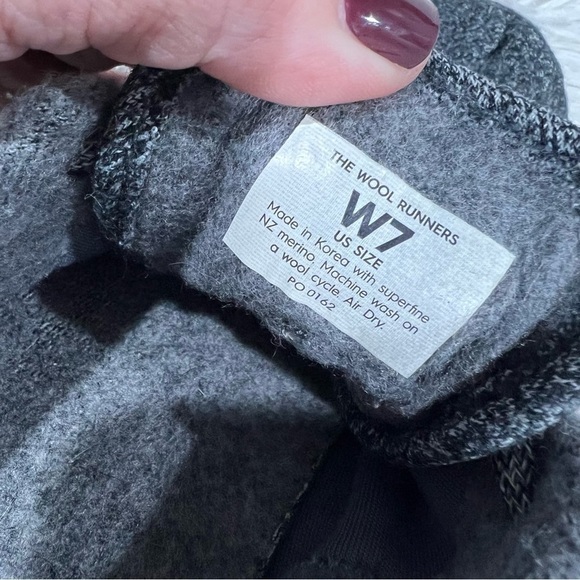 Allbirds Women's Wool Runners Tuke Jo Dark Gray Size 7 - Picture 8 of 10